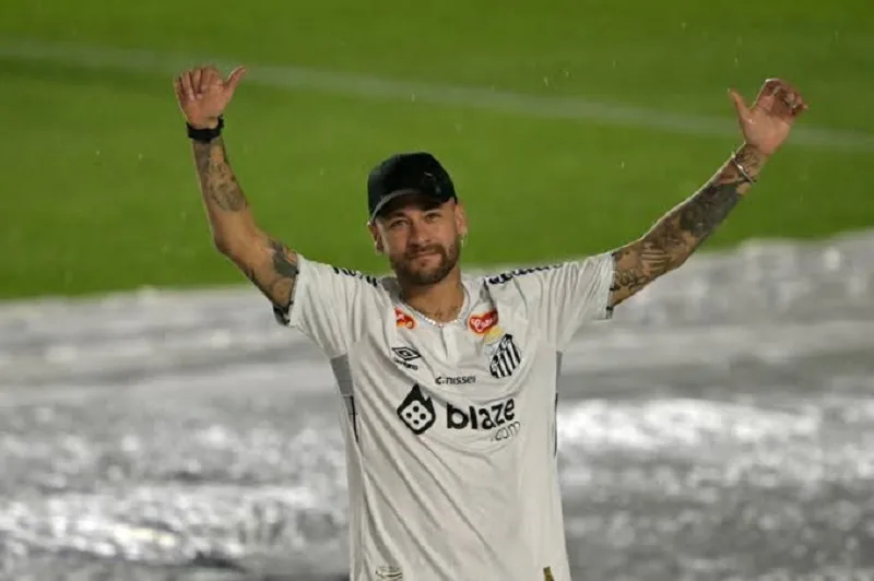 neymar dang da cho cau lac bo nao