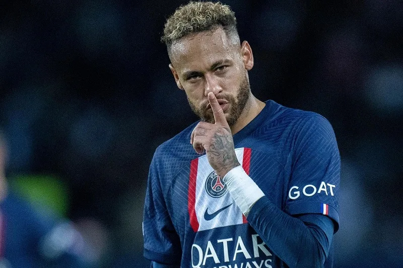 neymar dang da cho cau lac bo nao