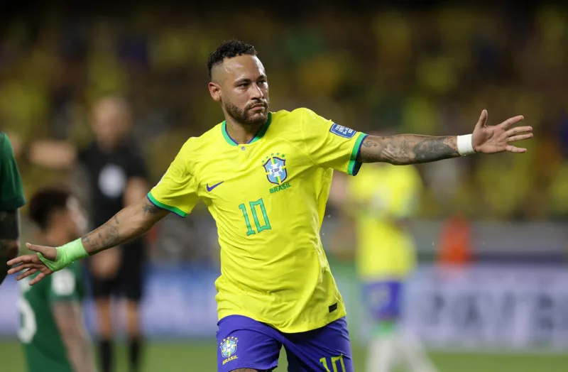 neymar dang da cho cau lac bo nao